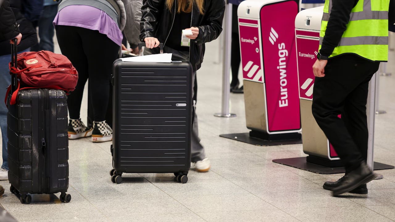 Las aerolíneas tienen establecido un peso máximo en el equipaje de bodega para los vuelos desde y hacia Europa.