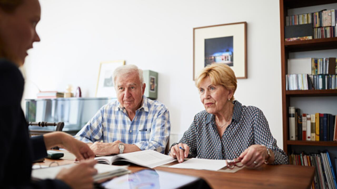 Los adultos mayores pueden acceder a diferentes beneficios para su pensión.