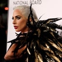 Lady Gaga reveló que fue víctima de abuso sexual cuando iniciaba su carrera en la música. Desde entonces ha tomado vocería en defensa de los derechos de las mujeres.