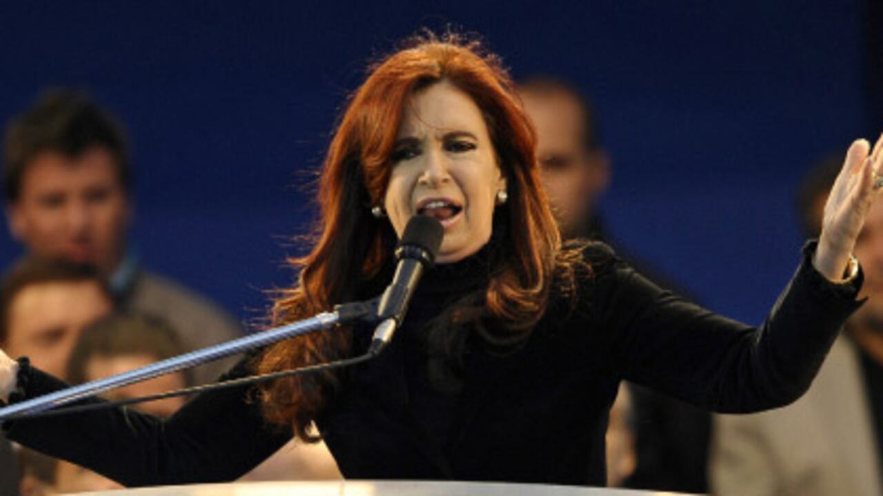 La popularidad de Cristina Fernández de Kirchner aumentó con la expropiación de YPF, pero volvió a disminuir a 39 por ciento.