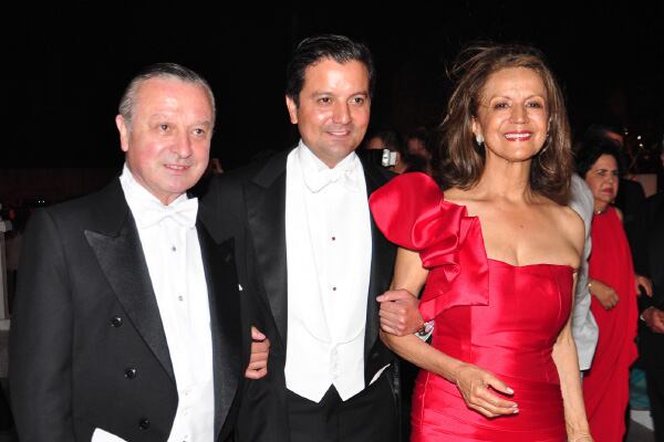 El novio y sus padres David Luna Bisbal y María Eugenia