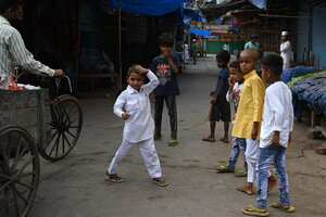 Kids play at a market area during Muslim's Eid-al-Fitr festival marking the end of the holy fasting month of Ramadan under the Covid-19 coronavirus pandemic in the old quarters of New Delhi on May 14, 2021. (Photo by Arun SANKAR / AFP)