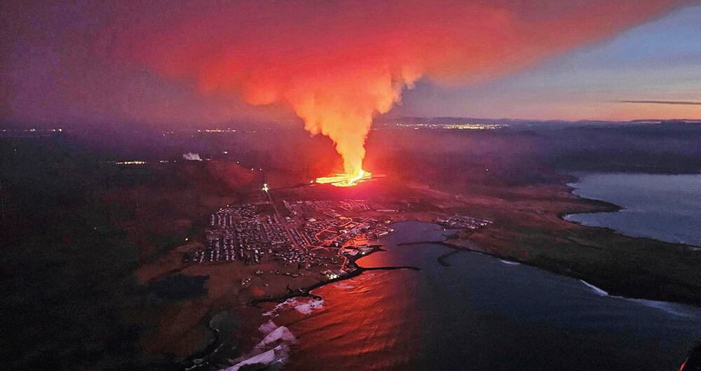 Erupción de un volcán en la península de Reykjanes.