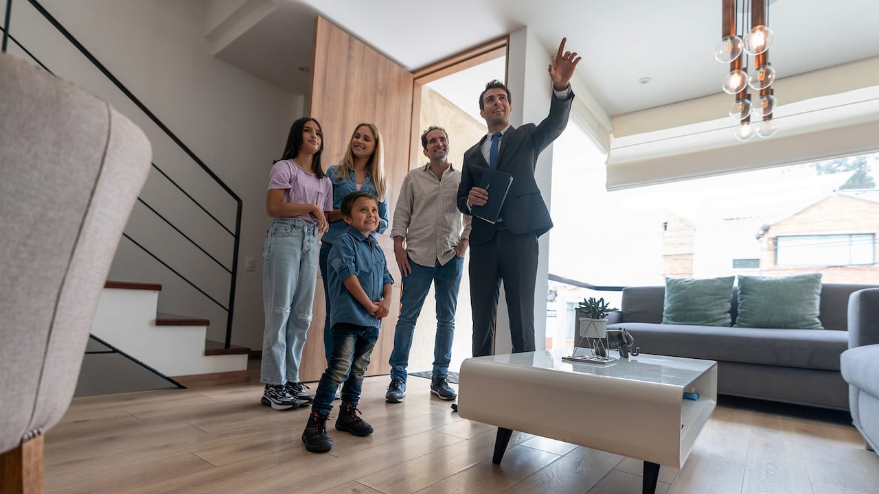 Así puede hacer que lo nombren propietario de una vivienda abandonada.