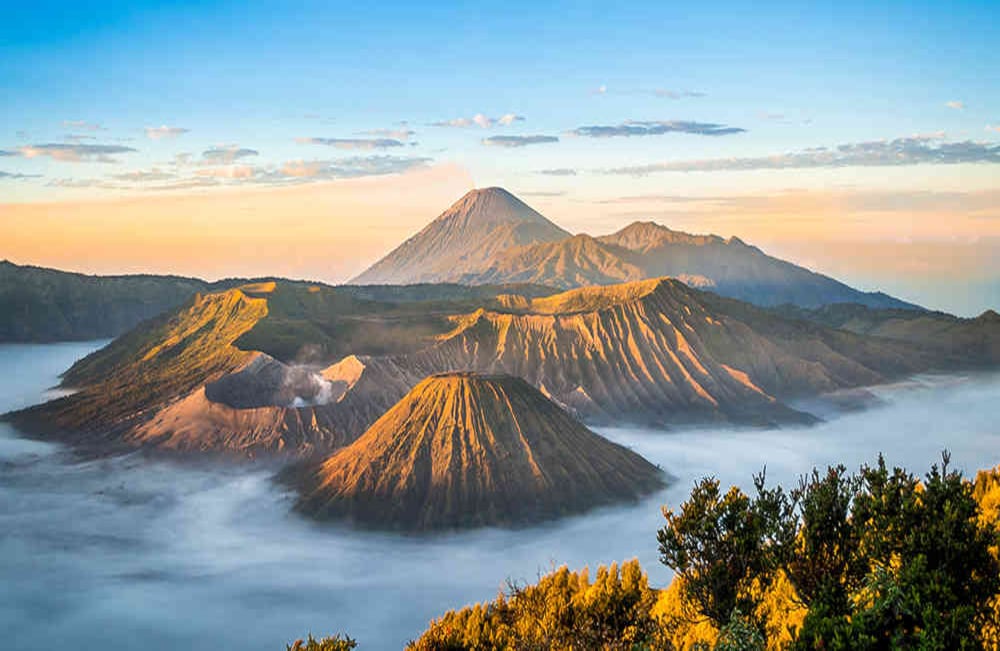 El Monte Bromo, en la isla Java, es uno de los volcanes más activos del país. En los últimos 250 años se han registrado 50 erupciones. La más reciente fue en 2011. Foto: iStock.