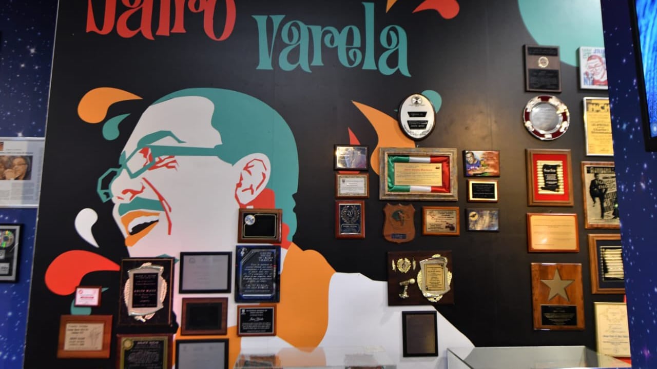 El Museo, ubicado en el segundo piso de la Plazoleta Jairo Varela, se puede visitar de martes a domingo entre las 10:00 a.m. y las 6:00 p.m.