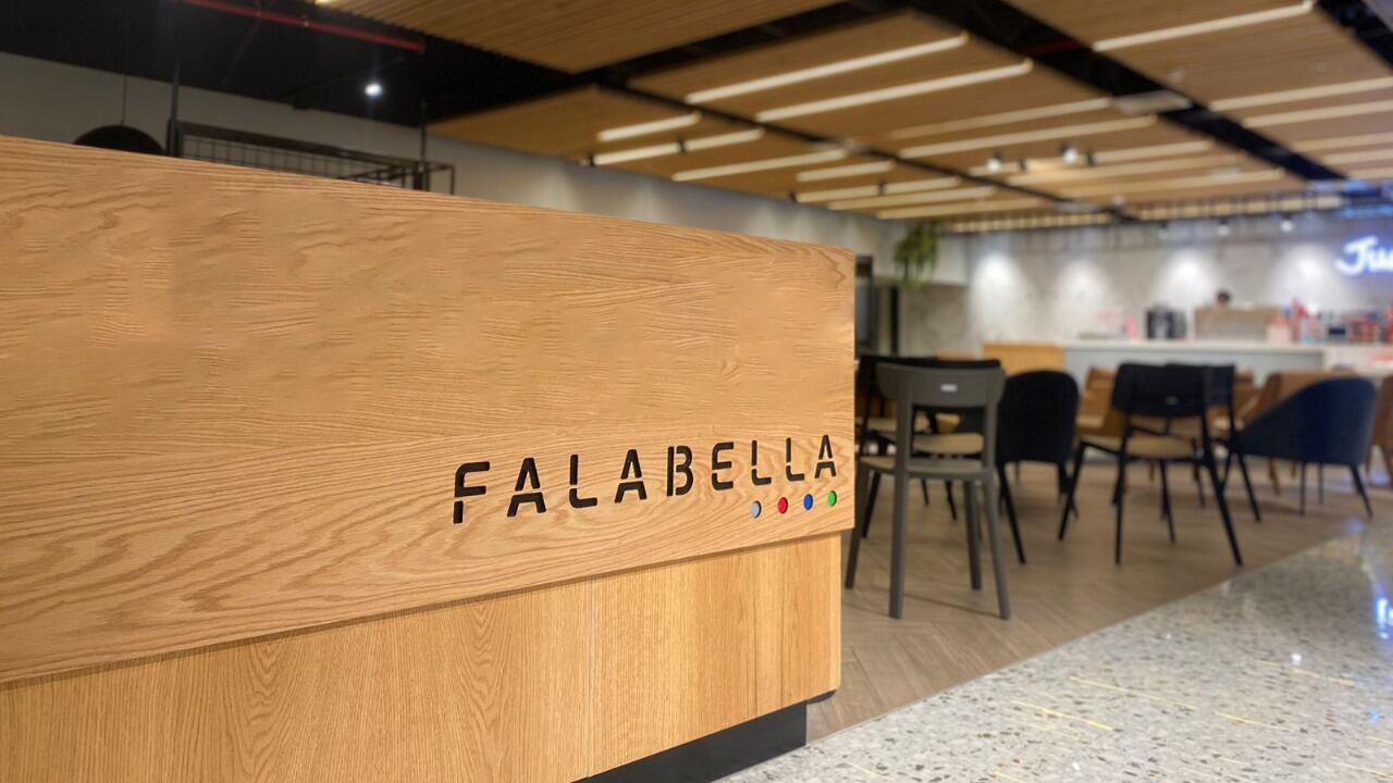 Estas iniciativas incluyen la revisión y simplificación de las estructuras en todas las unidades de negocios y países donde operamos.