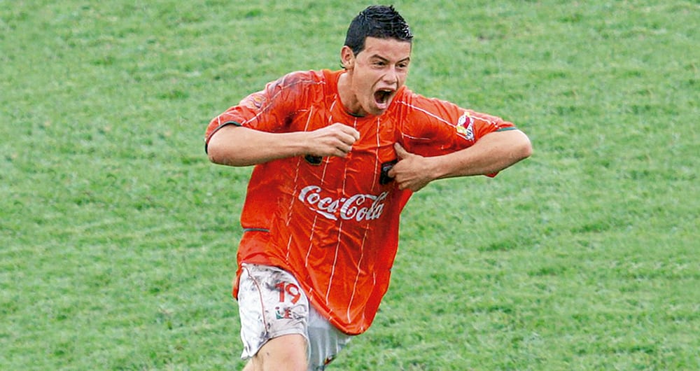  La carrera de James comenzó el 21 de mayo de 2006, de la mano de Hugo Castaño.