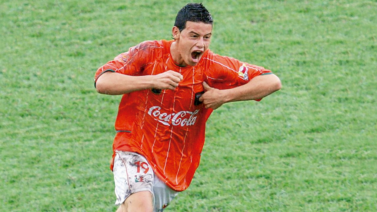 La carrera de James comenzó el 21 de mayo de 2006, de la mano de Hugo Castaño.