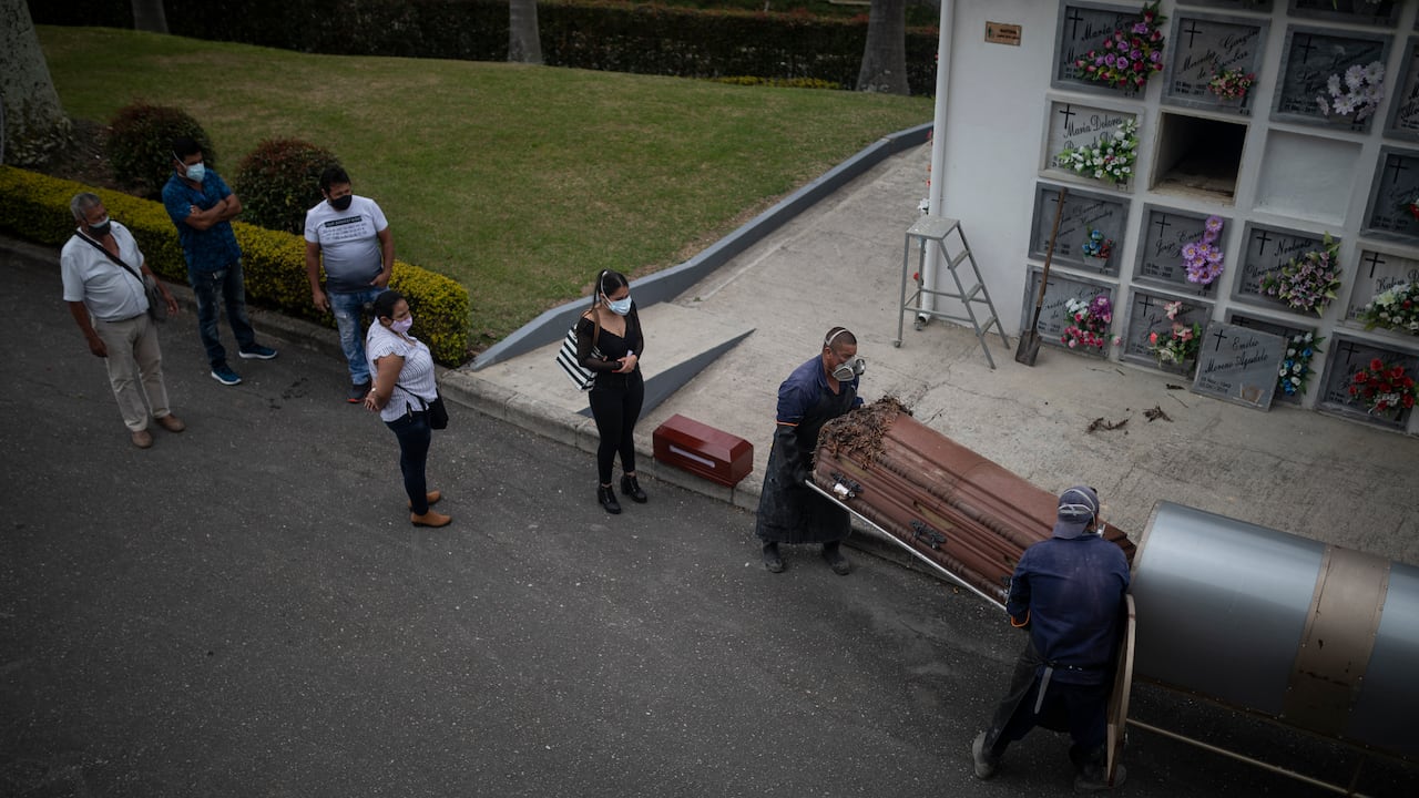 CEMENTERIO NUESTRA SEÑORA DE BELEN
FUSAGASUGÁ CUNDINAMARCA
05 DE FEBRERO 2021
FOTO: ESTEBAN VEGA LA-ROTTA
REVISTA SEMANA