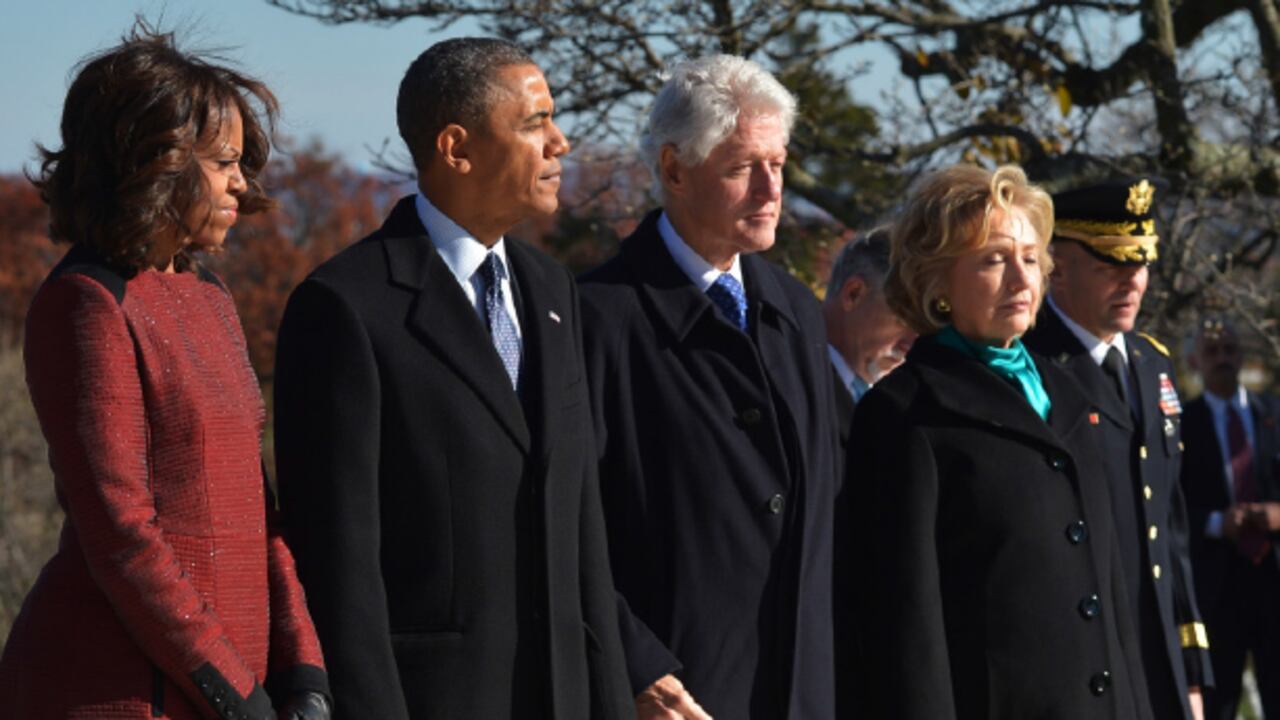 Hasta hace poco los Clinton y los Obama se mostraban como buenos amigos y colegas. Según ‘Blood Feud’, la realidad es muy diferente y tanto los mandatarios como sus esposas se odian .