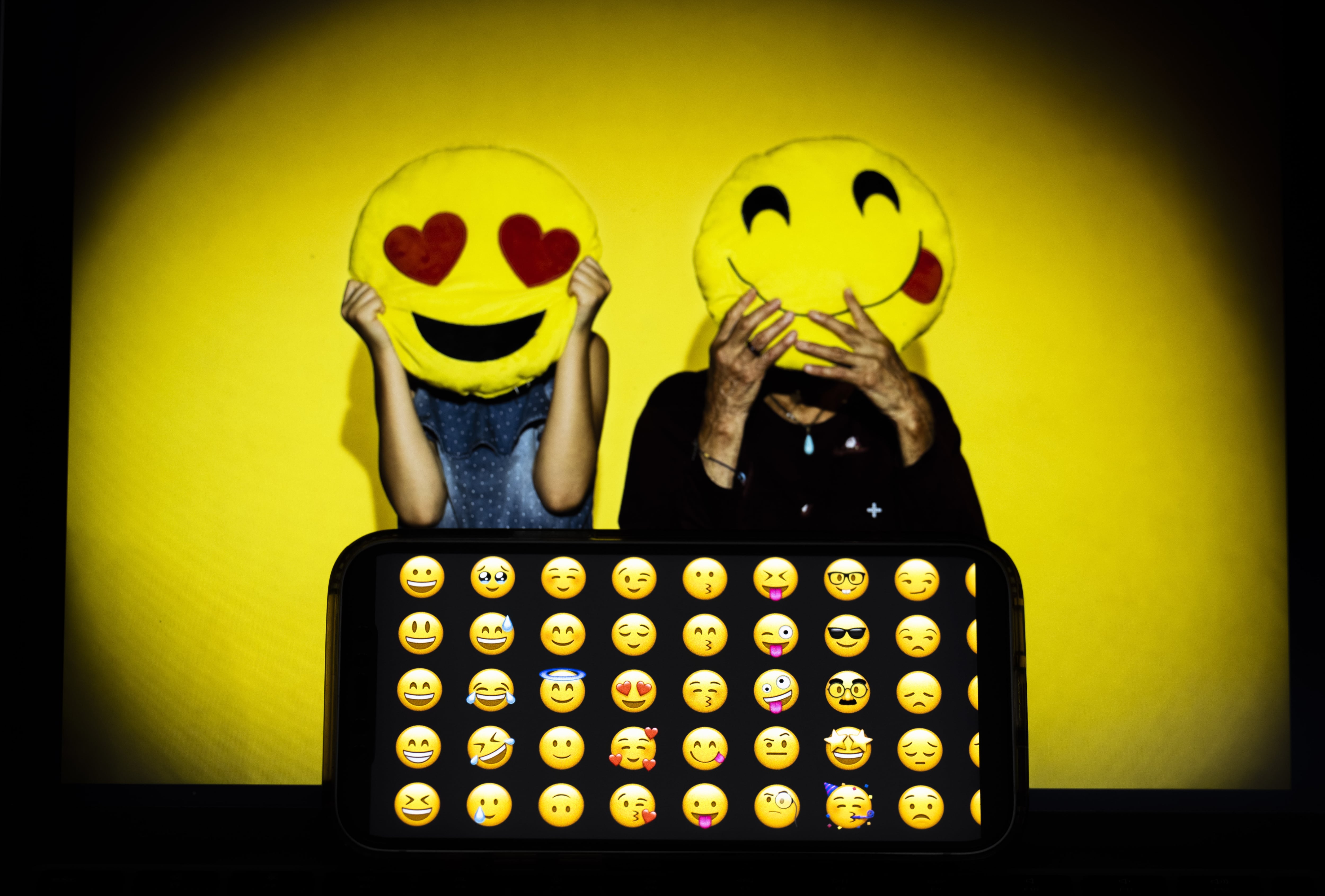 Hay diferentes aplicaciones que permiten crear estas curiosas pegatinas.