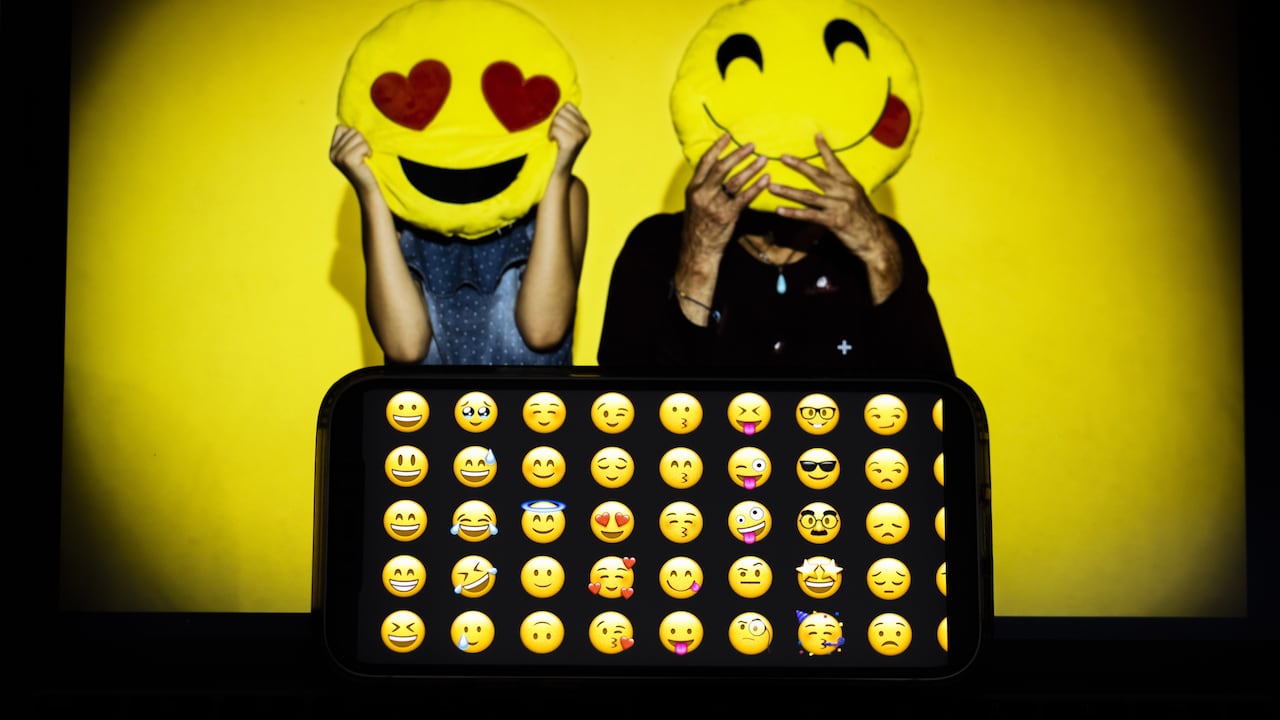 Hay diferentes aplicaciones que permiten crear estas curiosas pegatinas.