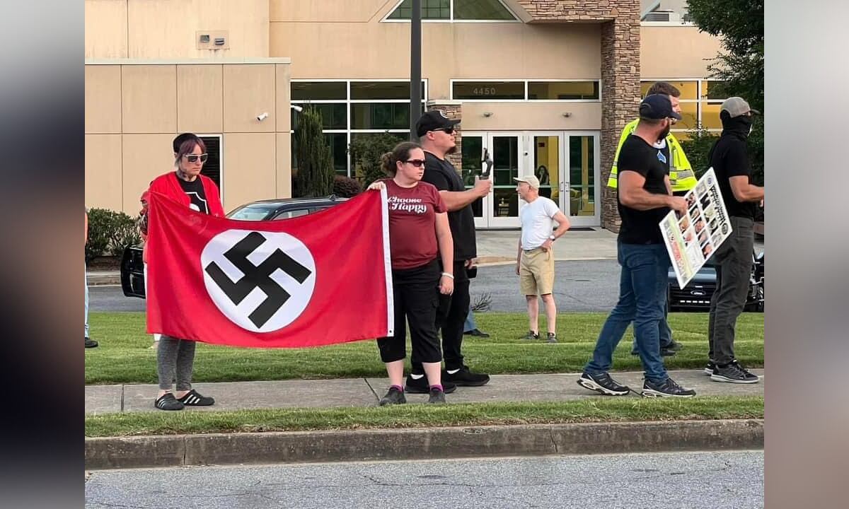 Manifestantes estaban liderados por un hombre que en días pasados también había protagonizado desordenes públicos y había tenido que ser arrestado.