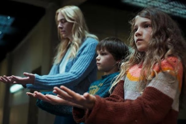 La serie cuenta con 6 capítulos de 45 minutos.