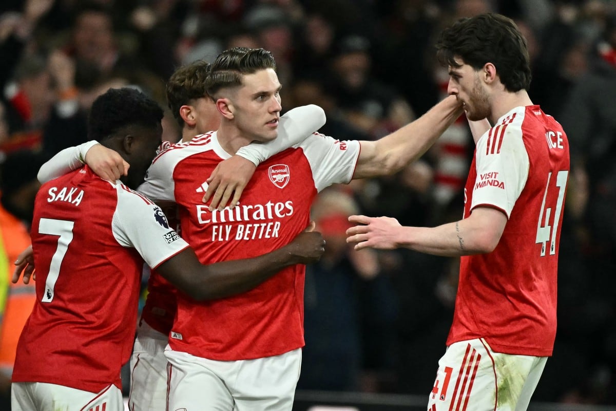 Un error defensivo del Everton terminó inclinando un partido cerrado y le dio al Arsenal un triunfo determinante.