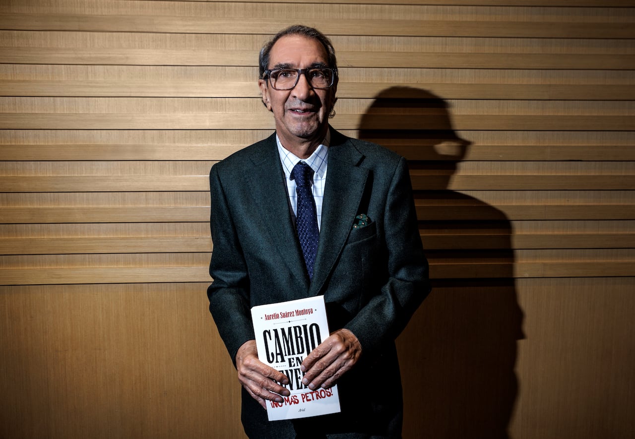 Aurelio Suárez. Lanzamiento del libro: Cambio en Reversa.