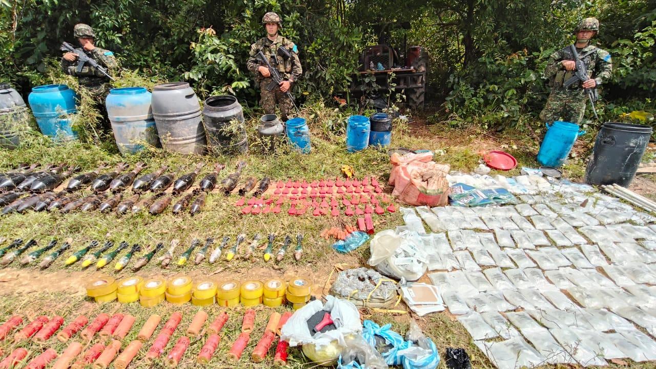 Explosivos destruidos por el Ejército en Arauca.