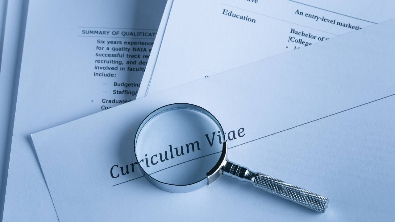 Mujer envió aproximadamente 60 veces su currículum vitae sin ningún éxito.