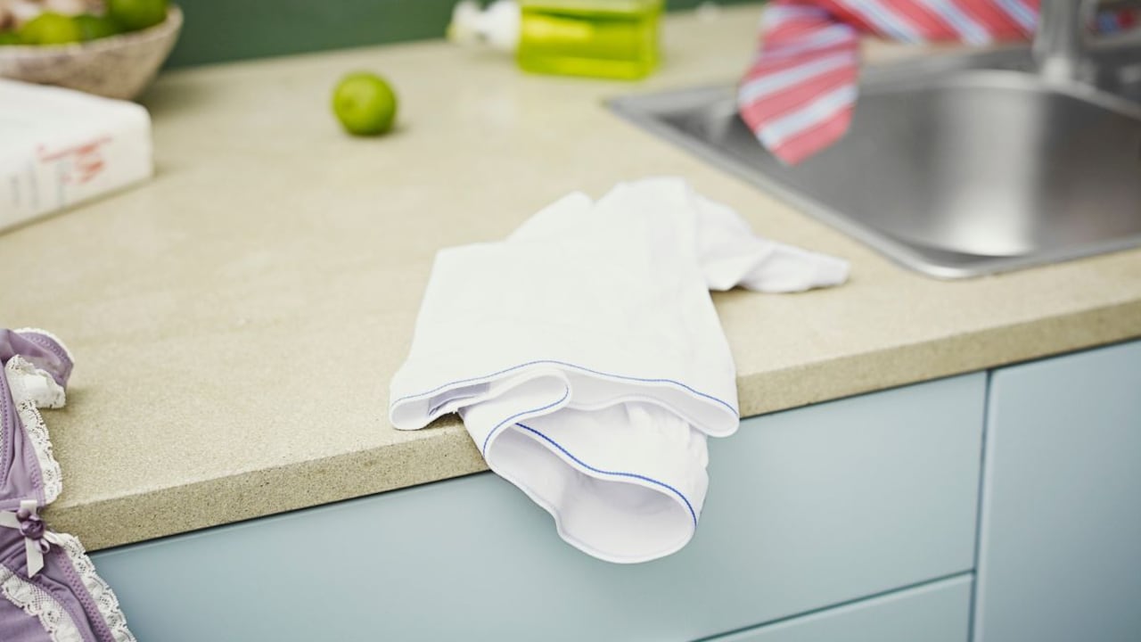 Trucos para sacar las manchas en los trapos de la cocina.
