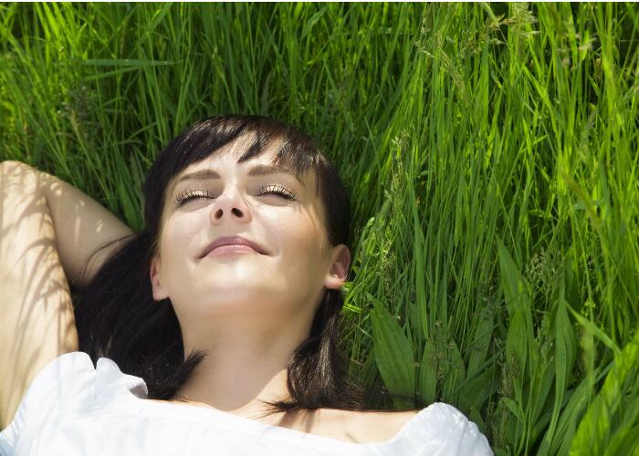 La dopamina es un químico cerebral que se libera cuando se consumen drogas como la cocaína o se come un alimento delicioso como el chocolate.