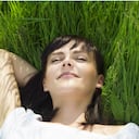 ¿Te sientes mal? Tal vez necesitas un orgasmo. Además de endorfinas, durante el clímax se liberan dopamina y oxitocina, sustancias que tienen efectos positivos sobre el ánimo. De hecho, la dopamina es un químico cerebral que se libera cuando se consumen drogas como la cocaína o se come un alimento delicioso como el chocolate.