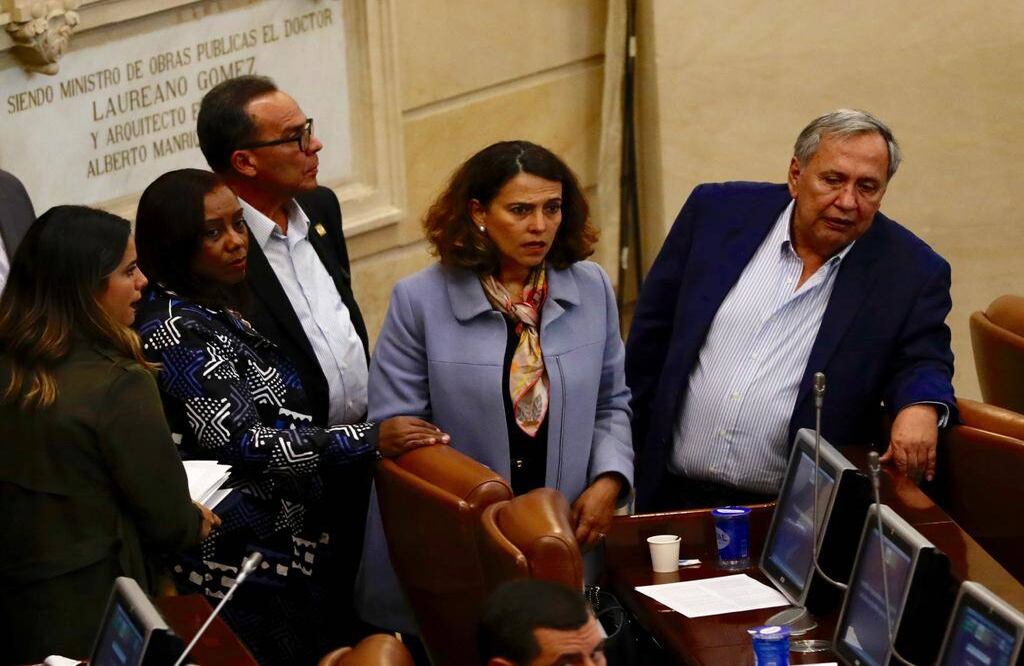 La ministra del interior Nancy Patricia Gutierrez también estuvo presente durante las votaciones. FOTO: León Darío Peláez