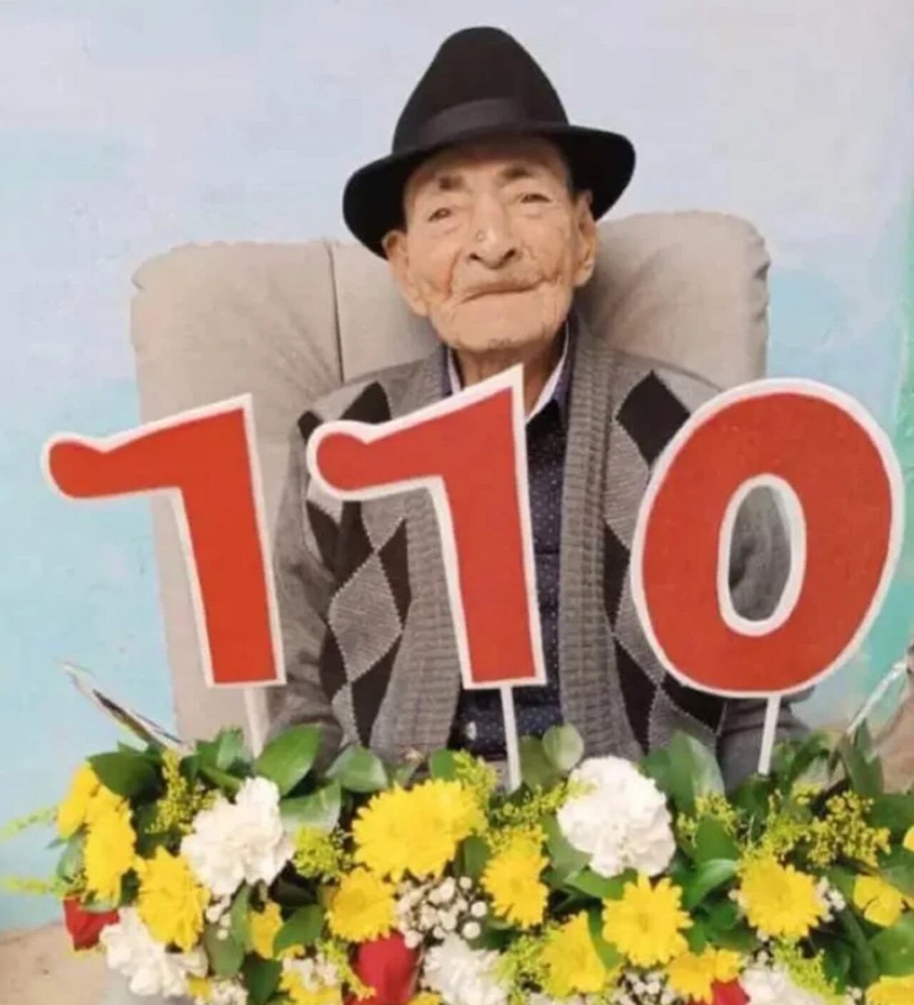 La historia de un campesino de Antioquia sorprende al país: su vida se ha extendido por más de un siglo y sigue rodeado de una numerosa familia.