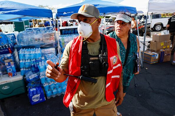 Durante los incendios, las alertas oficiales en la televisión, la radio y en los teléfonos fueron inútiles puesto que muchos residentes se quedaron sin electricidad o conexión. Las sirenas de alarma no funcionaron.