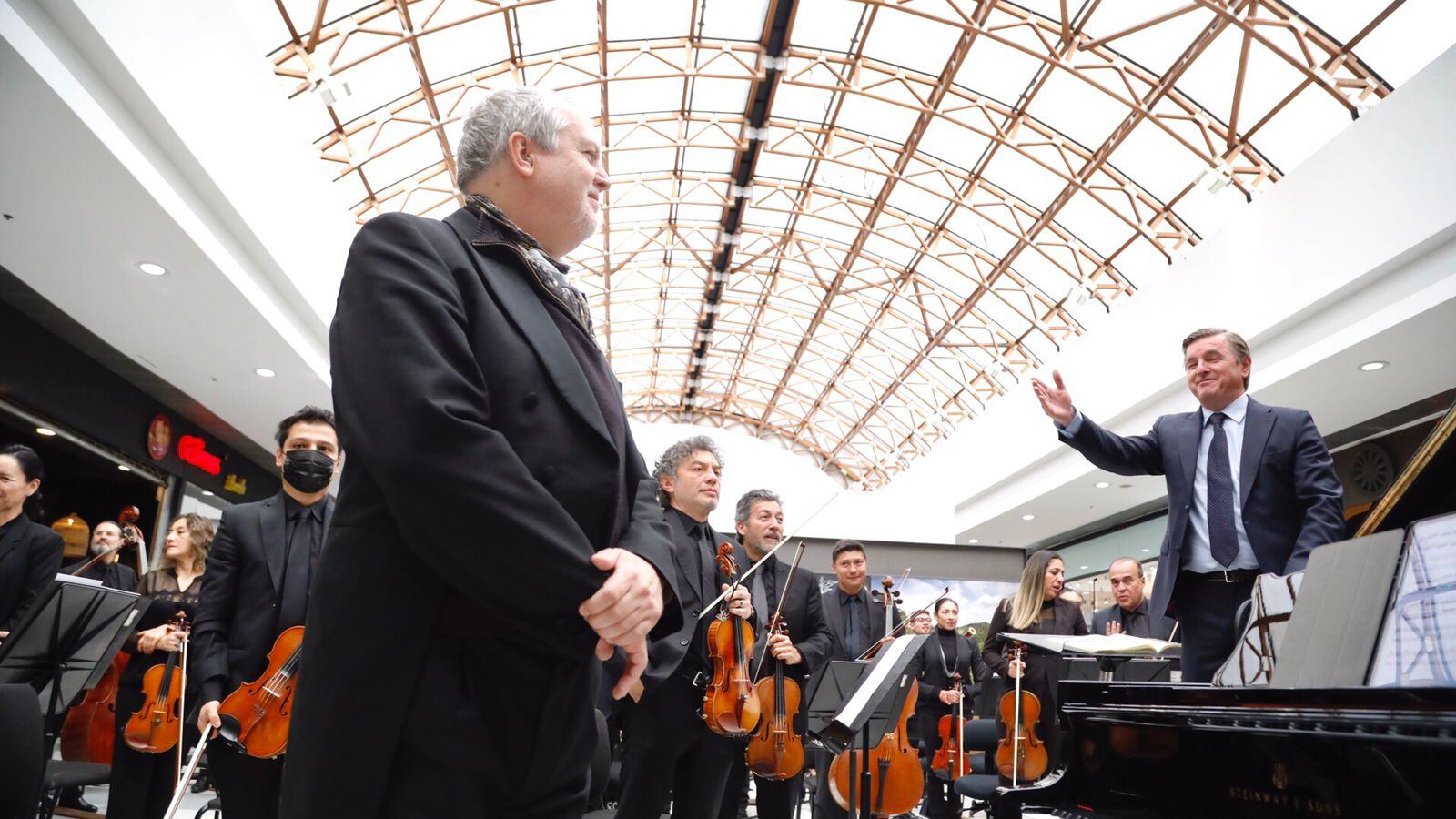 El disco saldrá a la luz como parte del catálogo del sello AMC Amchara Classical de Suecia, el cual cuenta con distribución de Naxos records y representa una importante incursión discográfica de la Filarmónica en el mercado internacional.