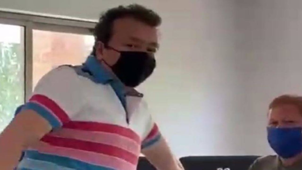 Captura de pantalla del video en el que aparece el senador Pulgar.