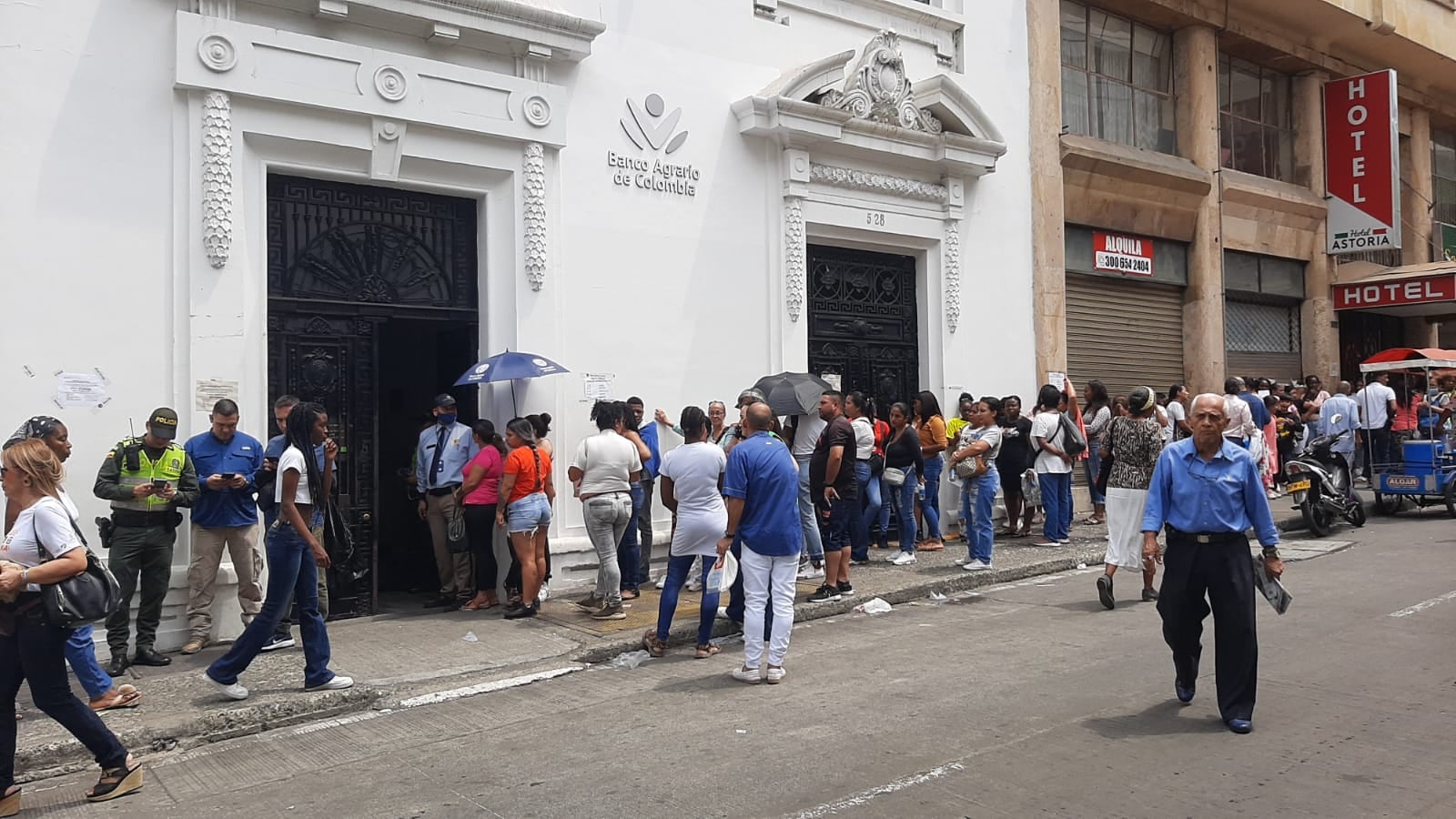 Los pagos de la renta ciudadana en el Banco Agrario en Cali se están haciendo por medio de pico y cédula.