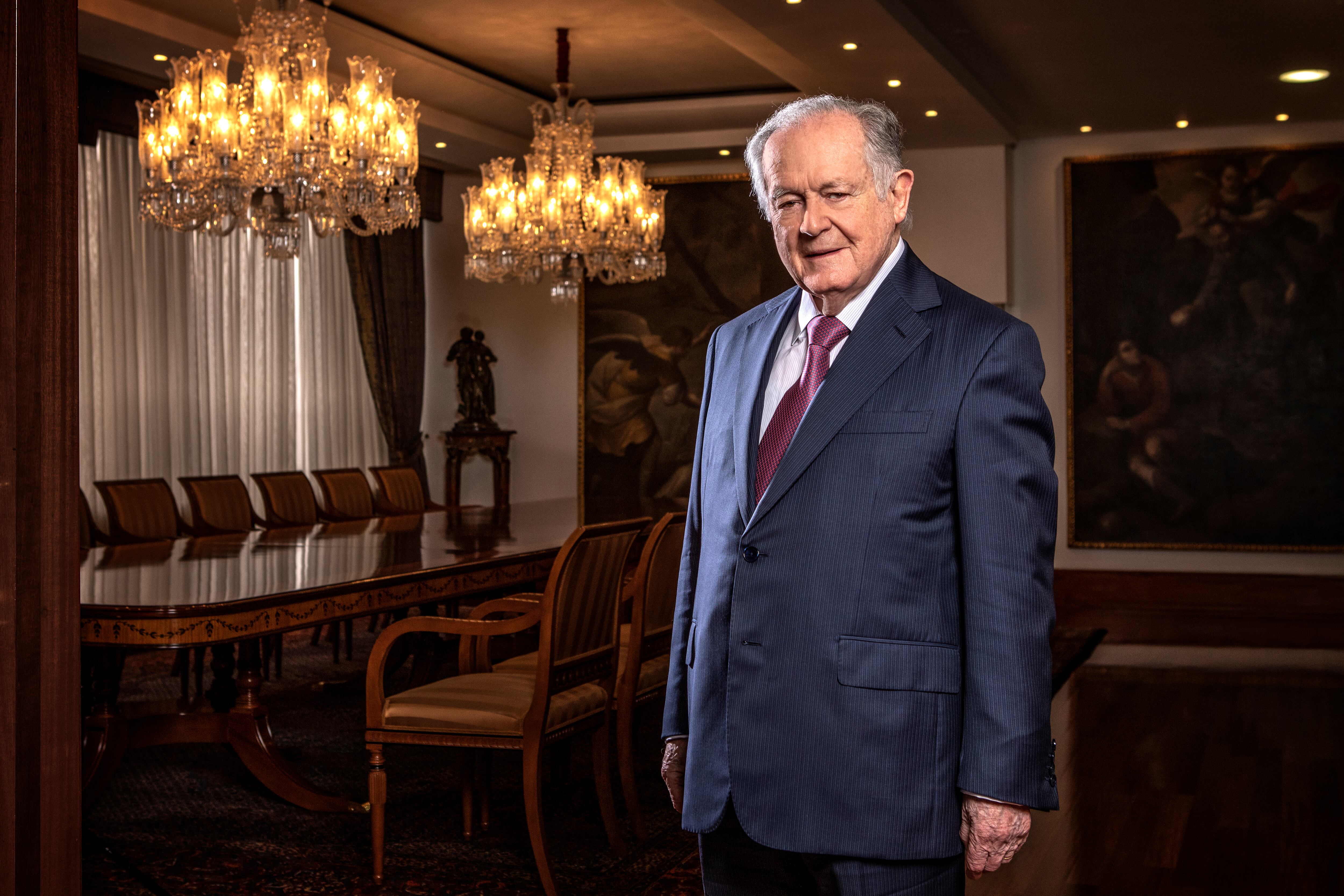 Luis Carlos Sarmiento Angulo.