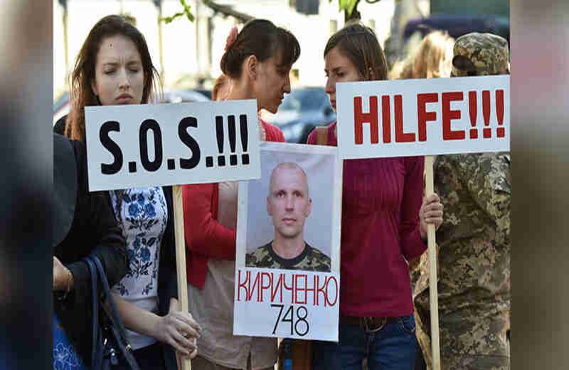 En medio del conflicto desatado entre Rusia y Ucrania por Crimea, soldados pro-rusos tiene como prisioneros a varios funcionarios ucranianos. Diplomáticos de Francia y Alemania hacen una visita para tratar de mediar la situación.