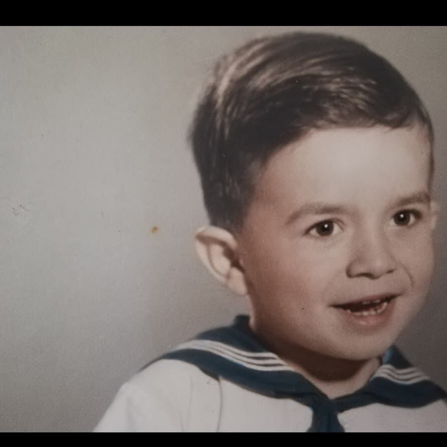 El presentador compartió en sus redes una foto de cuando era bebé