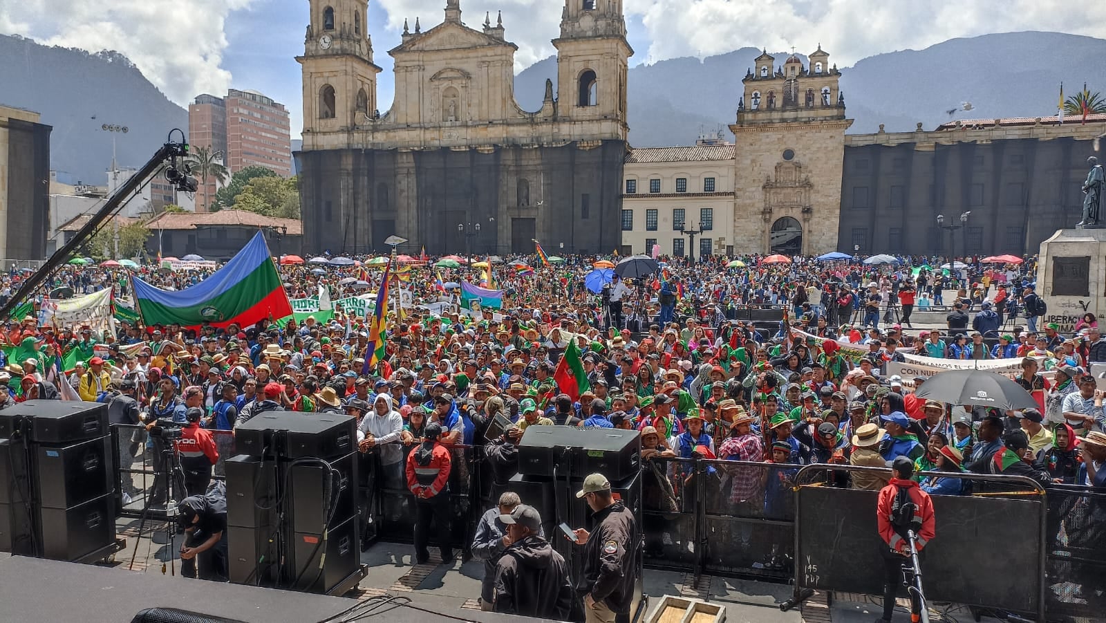 Este es el panorama de la Plaza de Bolívar en Bogotá.