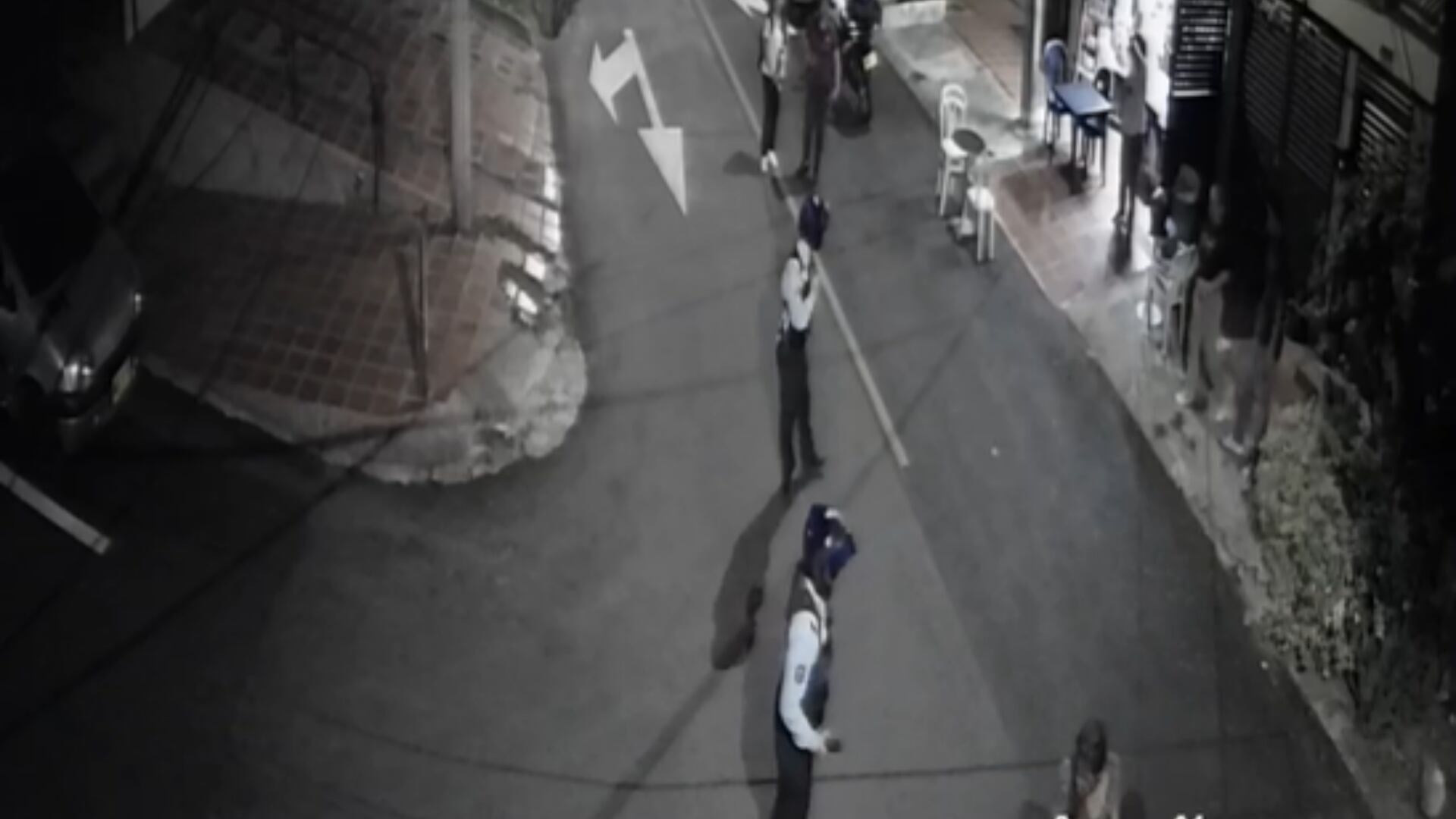 Agentes de tránsito y comunidad protagonizan riña en Bello.