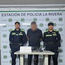 A prisión hombre que intentó disparar a policías y agredió a su padre tras amenazar a clientes en una panadería