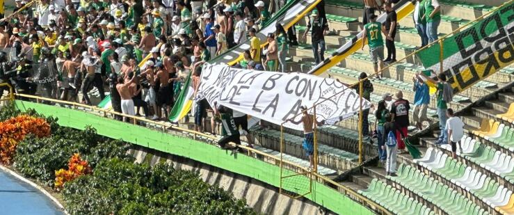 La pancarta criticando a la Dimayor en las tribunas fue uno de los factores que causaron la interrupción del partido Quindío-Cúcuta.