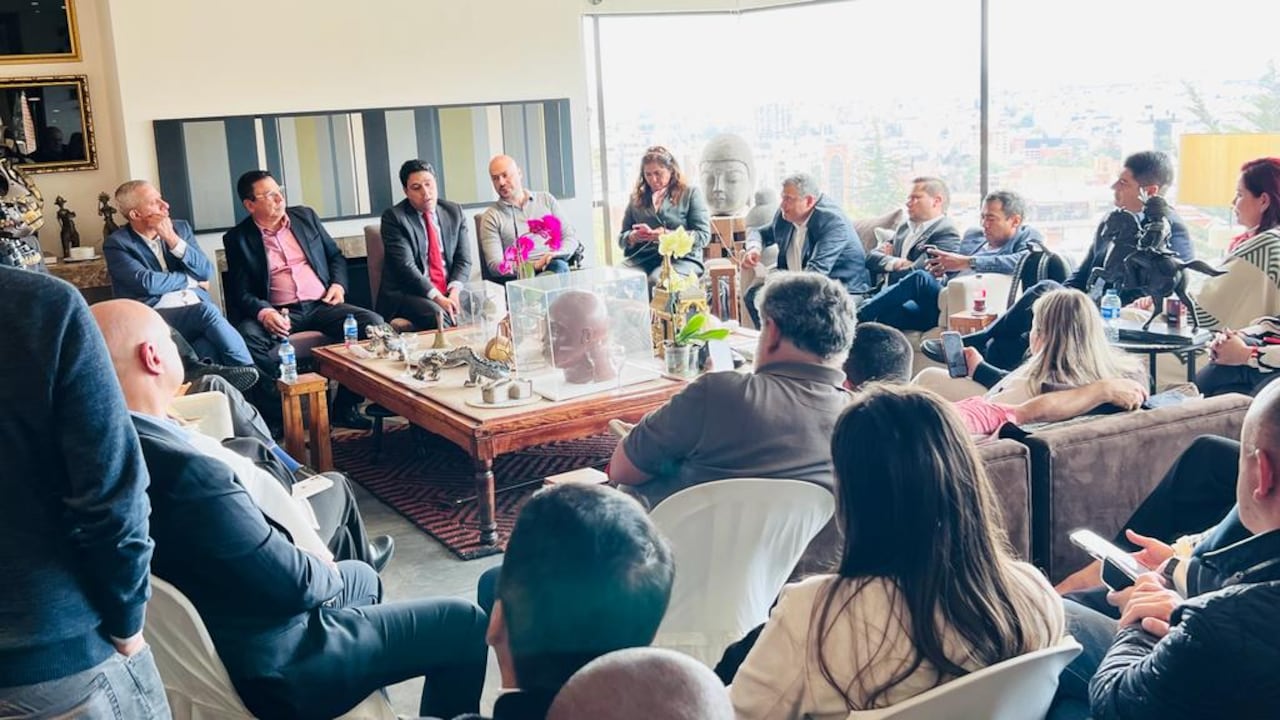 César Gaviria y la bancada del Partido Liberal.