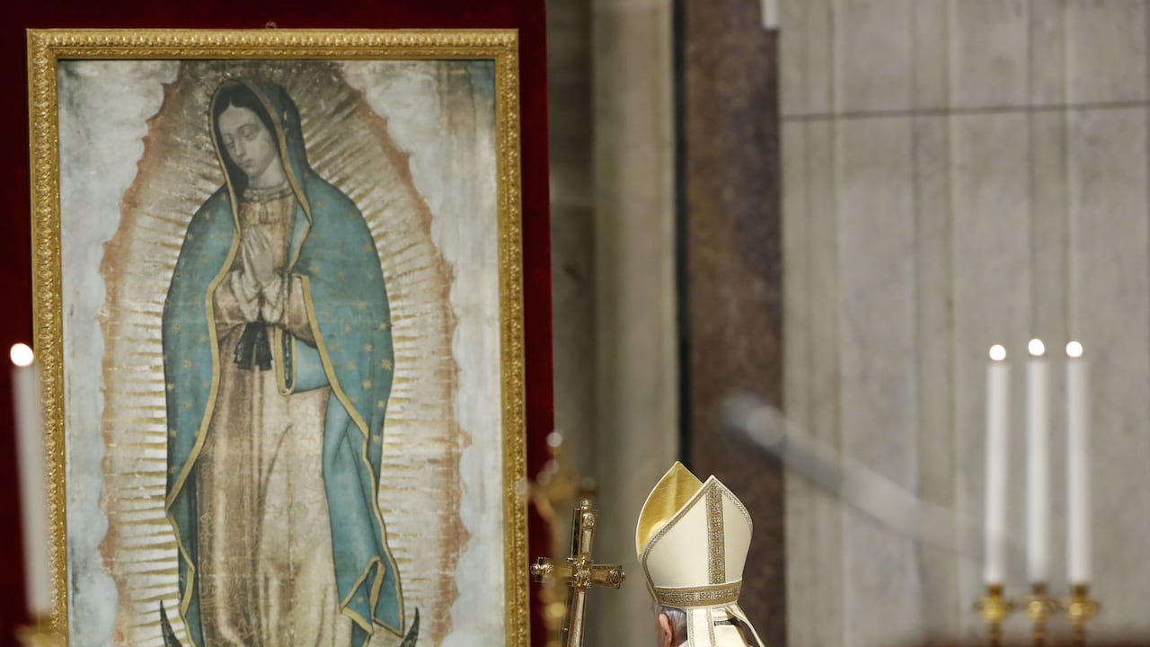 La Virgen de Guadalupe también es conocida como Morenita del Tepeyac.