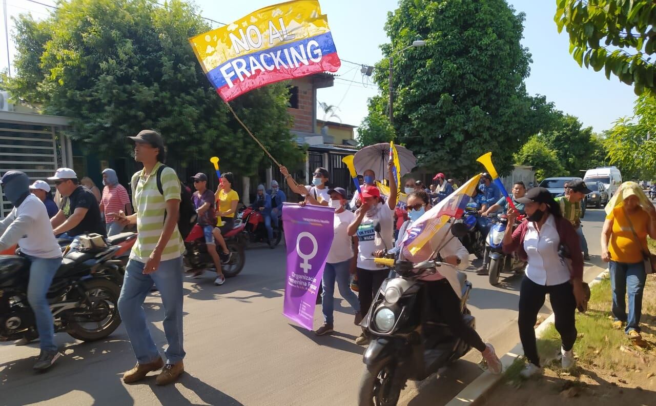 Debido a las protestas, la audiencia pública se está transmitiendo por diferentes canales virtuales. Foto: Twitter @OFPMujeres
