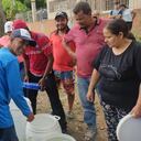 Más de 180.000 habitantes tuvieran que salir con baldes a recoger el líquido.