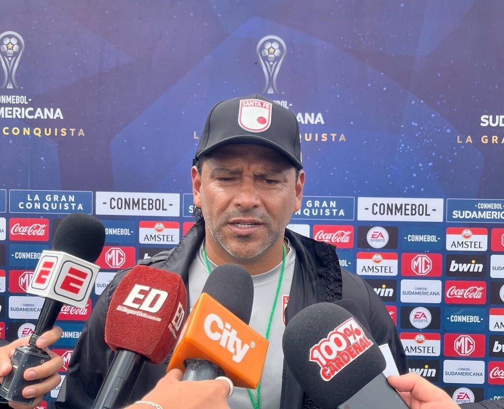 Gerardo Bedoya atendió a los medios de comunicación el pasado martes