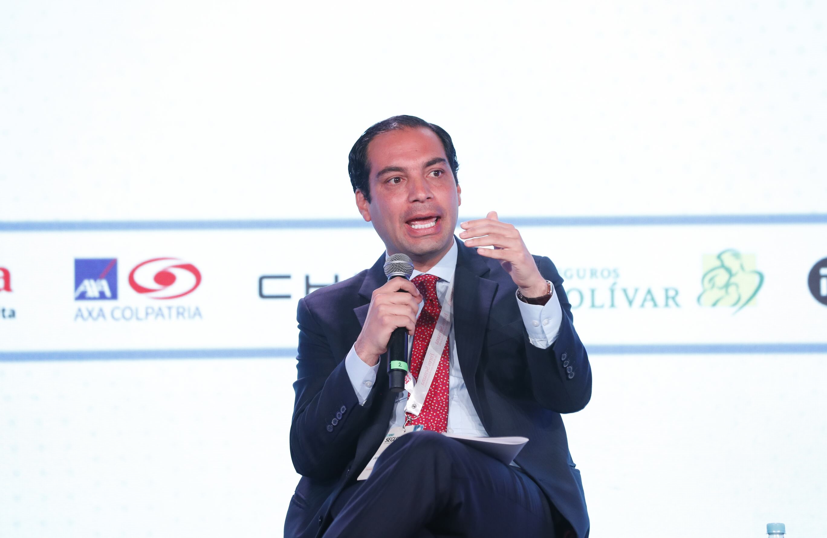 “Los desarrollos tecnológicos en el sector tienen dos funciones: evitar la fuga de clientes y aumentar la base de consumidores de seguros”: Juan Camilo Neira, director del Departamento de Riesgos y Seguros de Universidad Externado.