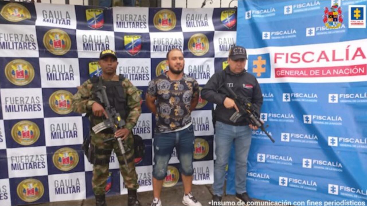 Pedro Nel Ospina Lozano, conocido con el alias de ‘Chaquiro’, fue hallado responsable de tentativa de homicidio. Fue capturado por las autoridades para cumplir con una condena de 13 años, 6 meses y 11 días por los hechos ocurridos el 25 de noviembre de 2017 en vía pública del Barrio Las Brisas, en la Comuna Villa Santana, en Pereira.