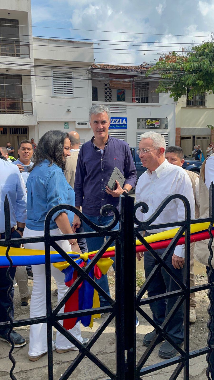 Álvaro Uribe en la inauguración de la sede del CD en Cali.