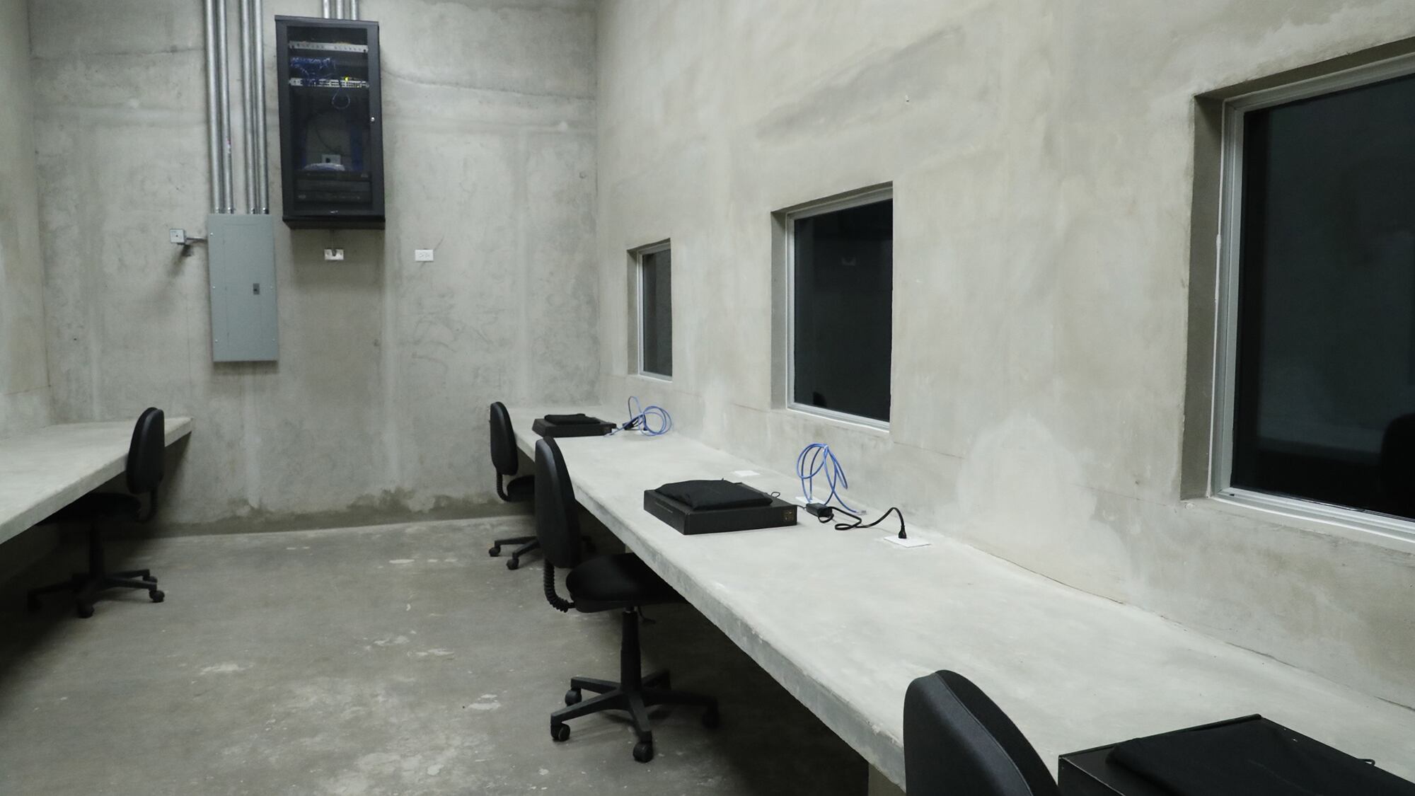 Centro de Confinamiento del Terrorismo" (CECOT)