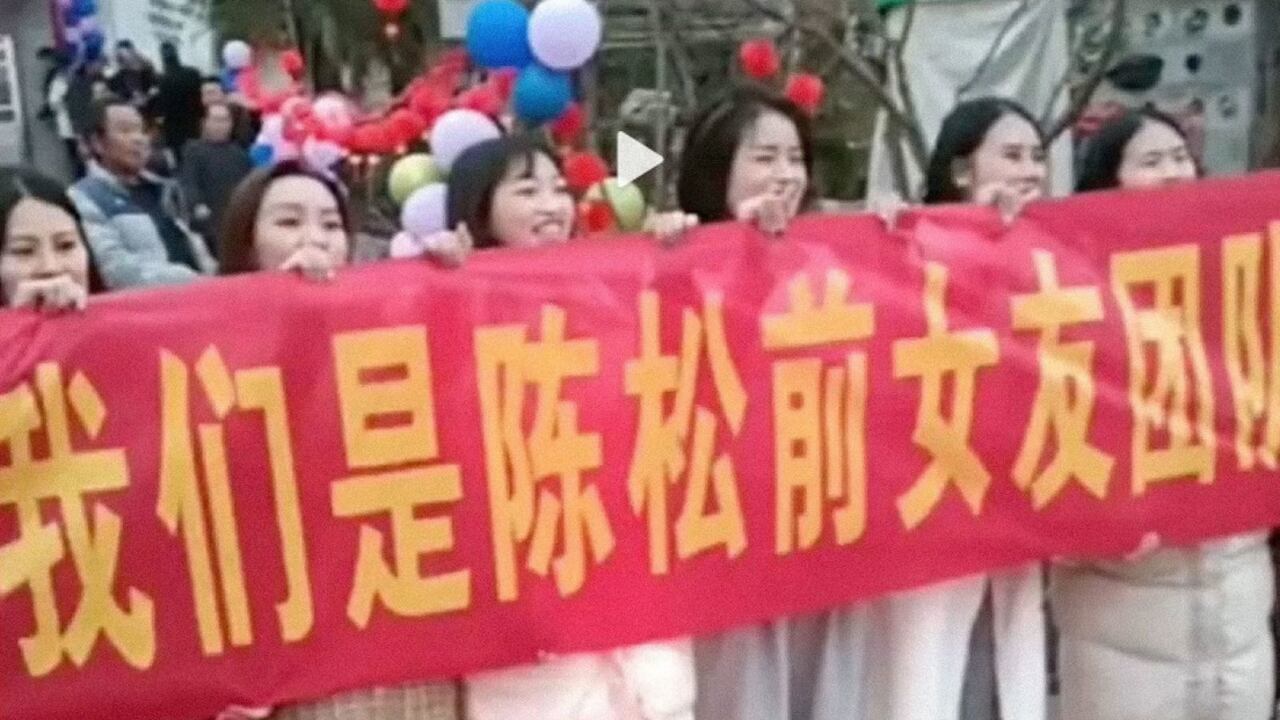 Fueron 12 las mujeres asiáticas que llegaron a la boda de su excompañero sentimental.