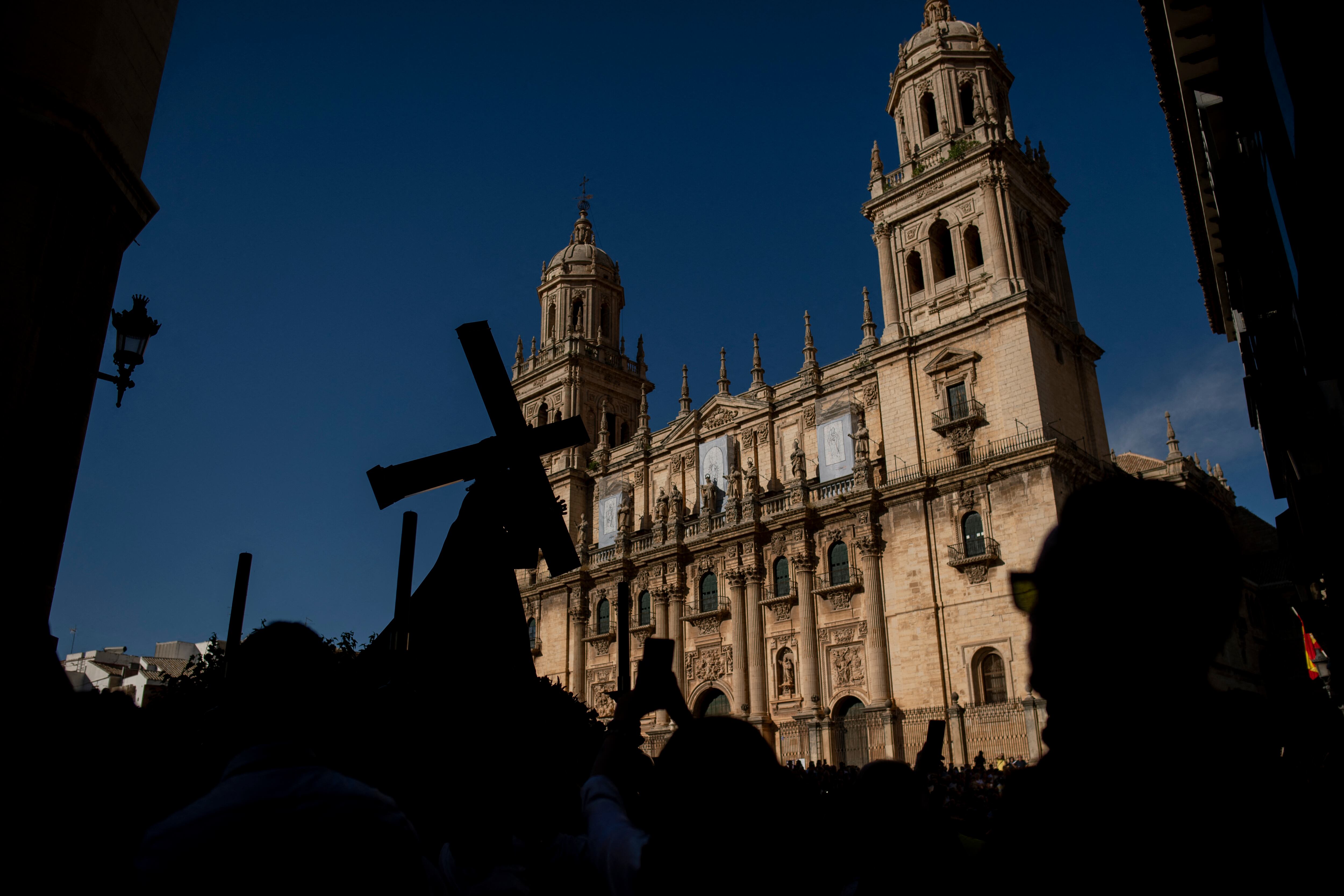 La sequía tiene a los creyentes religiosos pidiendo por el regreso de las lluvias. Foto: AFP.